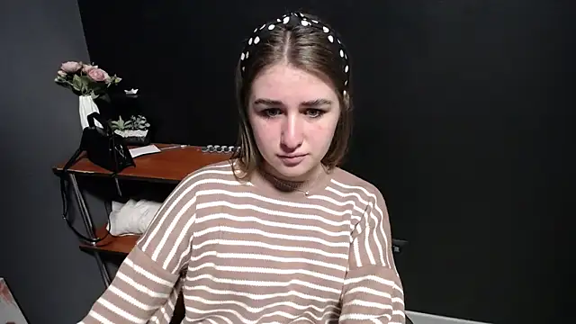 Snapshot of Sunny_siren chatting on April 2026 12:28:01 PM Sunny siren online show from April 2026 12:28:01 PM