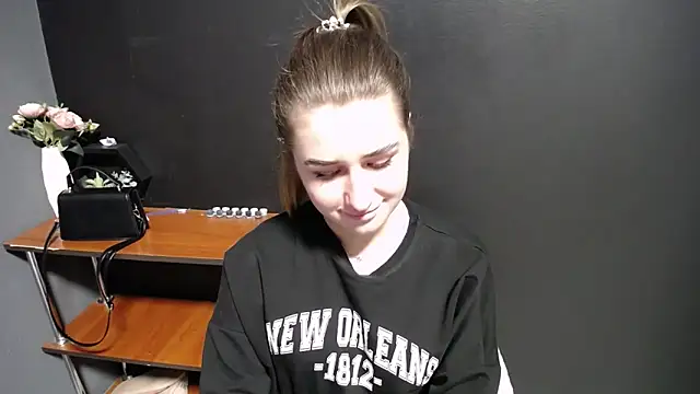 Snapshot of Sunny_siren chatting on April 2026 12:43:02 PM Sunny siren online show from April 2026 12:43:02 PM