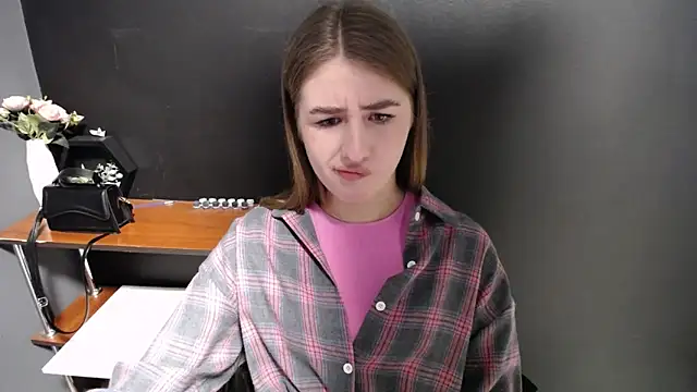 Snapshot of Sunny_siren chatting on April 2026 12:53:02 PM Sunny siren online show from April 2026 12:53:02 PM