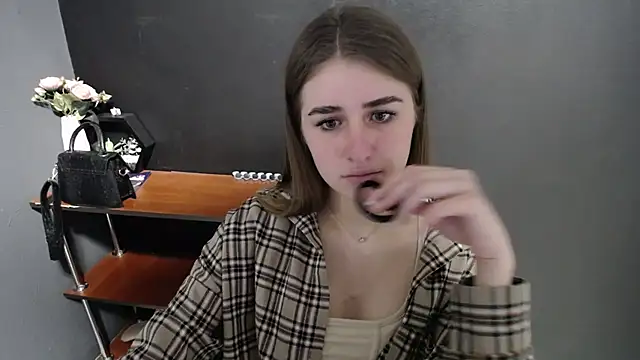 Snapshot of Sunny_siren chatting on April 2026 12:04:01 PM Sunny siren online show from April 2026 12:04:01 PM