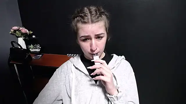 Snapshot of Sunny_siren chatting on April 2026 12:18:02 PM Sunny siren online show from April 2026 12:18:02 PM