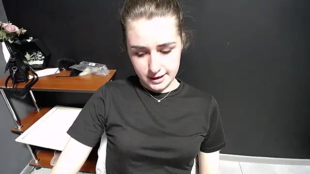 Snapshot of Sunny_siren chatting on May 2026 12:22:02 PM Sunny siren online show from May 2026 12:22:02 PM