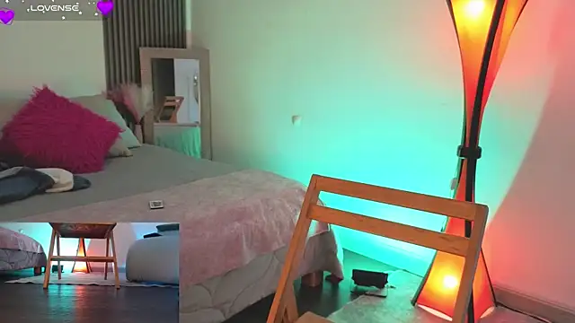 fransheskarossi online show from April 2026 11:48:01 AM