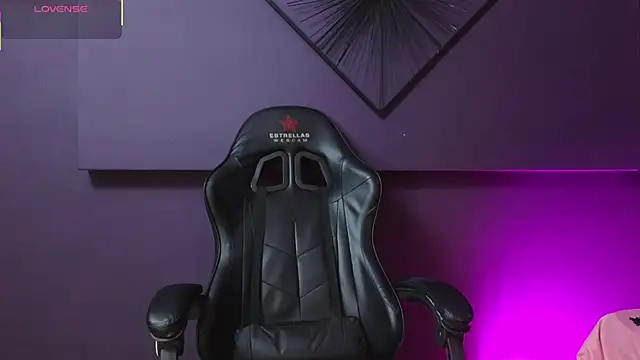 Snapshot of Rosse_Baker_ chatting on April 2026 12:34:02 PM Rosse Baker online show from April 2026 12:34:02 PM