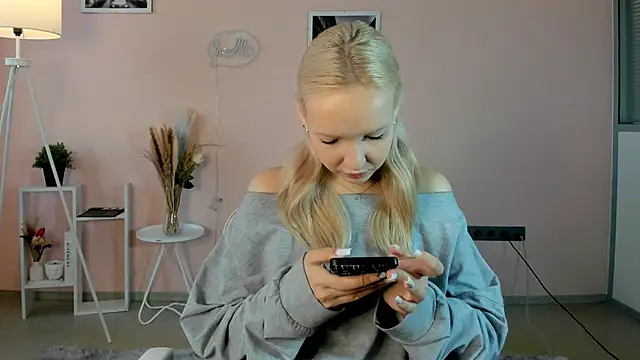 LatrinaNivala online show from January 2026 12:21:01 PM