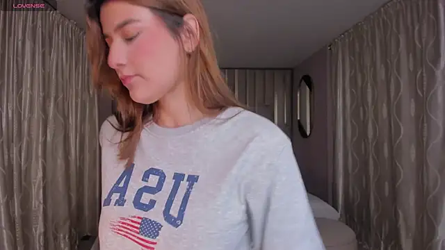 BellaThompsonX online show from March 2026 09:10:01 PM