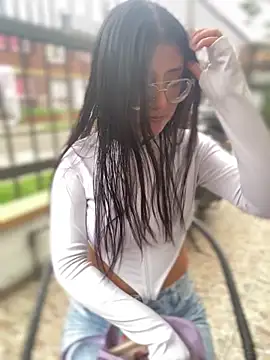 Snapshot of StrawberryPink_ chatting on March 2026 11:28:02 AM StrawberryPink online show from March 2026 11:28:02 AM