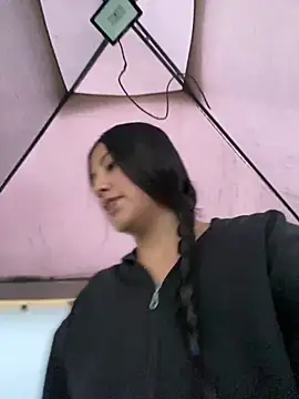 Snapshot of StrawberryPink_ chatting on April 2026 10:57:02 AM StrawberryPink online show from April 2026 10:57:02 AM