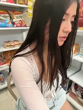 Snapshot of StrawberryPink_ chatting on April 2026 11:24:02 AM StrawberryPink online show from April 2026 11:24:02 AM