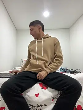 santiObrero online show from February 2026 12:29:02 AM