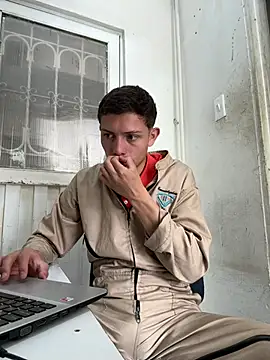 Snapshot of santiObrero chatting on July 2026 03:38:02 PM santiObrero online show from July 2026 03:38:02 PM