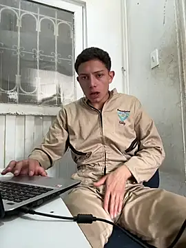 Snapshot of santiObrero chatting on July 2026 03:40:01 PM santiObrero online show from July 2026 03:40:01 PM