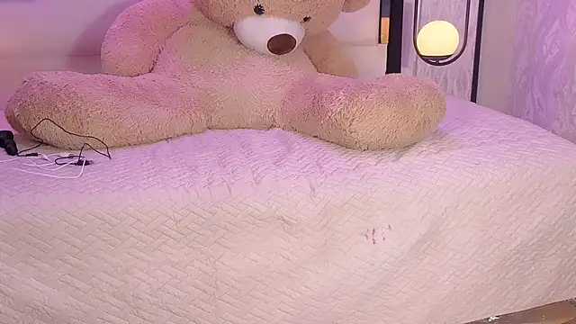 JuneCollins online show from March 2026 10:06:01 PM