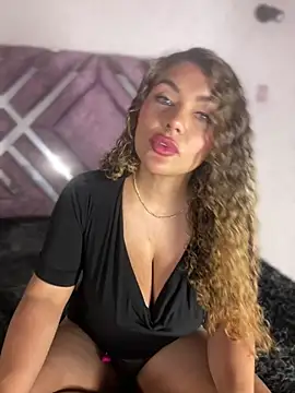 Snapshot of TianaRios_Pink chatting on March 2026 12:08:01 AM TianaRios Pink online show from March 2026 12:08:01 AM