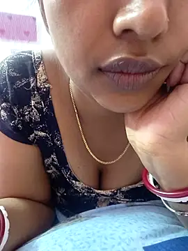 Snapshot of Hot-Tinaa chatting on March 2026 12:37:02 AM Hot-Tinaa online show from March 2026 12:37:02 AM