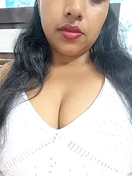 Snapshot of Hot-Tinaa chatting on March 2026 01:07:02 AM Hot-Tinaa online show from March 2026 01:07:02 AM