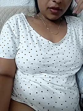 Snapshot of Hot-Tinaa chatting on April 2026 01:47:01 AM Hot-Tinaa online show from April 2026 01:47:01 AM