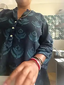 Snapshot of Hot-Tinaa chatting on April 2026 09:13:01 AM Hot-Tinaa online show from April 2026 09:13:01 AM