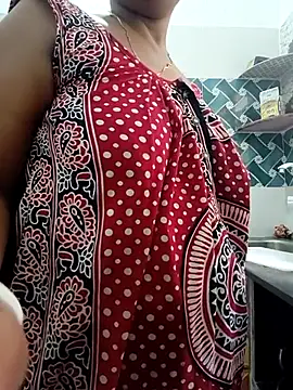 Snapshot of Hot-Tinaa chatting on April 2026 03:43:02 AM Hot-Tinaa online show from April 2026 03:43:02 AM