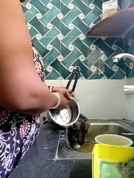 Snapshot of Hot-Tinaa chatting on April 2026 06:03:01 AM Hot-Tinaa online show from April 2026 06:03:01 AM