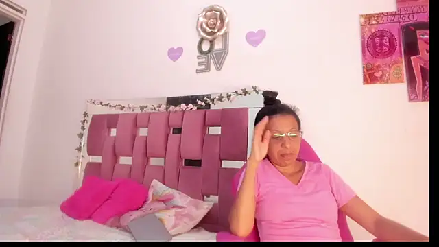 Snapshot of Livia_Coxs chatting on April 2026 08:47:01 PM Livia Coxs online show from April 2026 08:47:01 PM