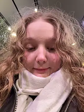 Snapshot of outside_rosy chatting on March 2026 03:07:02 PM outside rosy online show from March 2026 03:07:02 PM