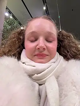 Snapshot of outside_rosy chatting on March 2026 03:50:01 PM outside rosy online show from March 2026 03:50:01 PM