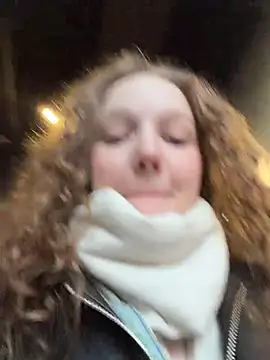 Snapshot of outside_rosy chatting on March 2026 04:18:01 PM outside rosy online show from March 2026 04:18:01 PM