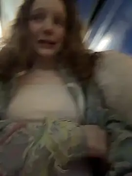 Snapshot of outside_rosy chatting on April 2026 05:32:01 PM outside rosy online show from April 2026 05:32:01 PM