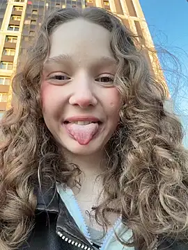 Snapshot of outside_rosy chatting on April 2026 04:34:02 PM outside rosy online show from April 2026 04:34:02 PM