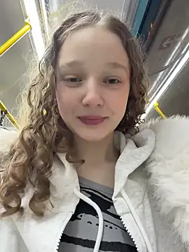 Snapshot of outside_rosy chatting on April 2026 08:40:02 PM outside rosy online show from April 2026 08:40:02 PM