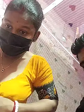 Snapshot of Romanticoupls4 chatting on February 2026 05:29:01 PM Romanticoupls4 online show from February 2026 05:29:01 PM