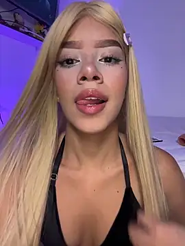 Snapshot of BellaMoon_ chatting on March 2026 06:00:01 PM BellaMoon online show from March 2026 06:00:01 PM