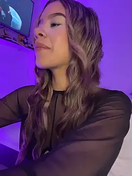 Snapshot of BellaMoon_ chatting on March 2026 03:56:01 AM BellaMoon online show from March 2026 03:56:01 AM