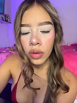 Snapshot of BellaMoon_ chatting on April 2026 01:23:02 AM BellaMoon online show from April 2026 01:23:02 AM