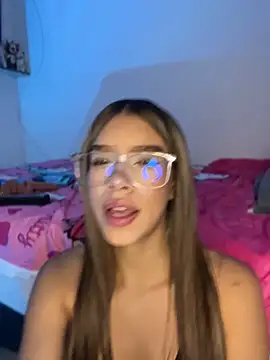 Snapshot of BellaMoon_ chatting on April 2026 07:36:02 PM BellaMoon online show from April 2026 07:36:02 PM