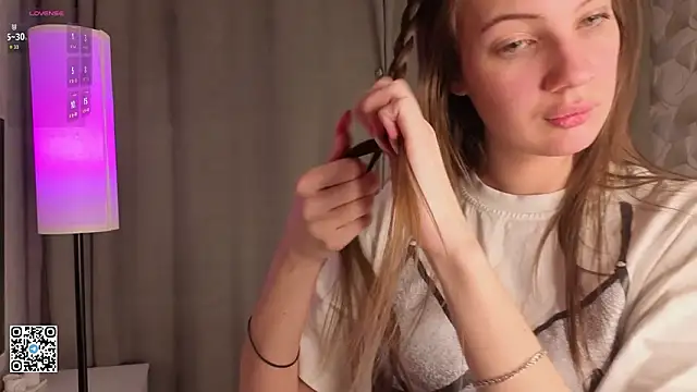 ShaeHeeter online show from February 2026 04:11:01 AM