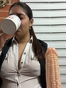 Snapshot of A-uroora chatting on March 2026 08:47:02 AM A-uroora online show from March 2026 08:47:02 AM