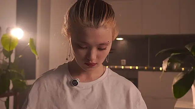 EleniRoeber online show from February 2026 04:25:02 PM