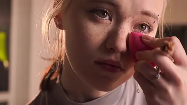 EleniRoeber online show from February 2026 04:16:01 PM