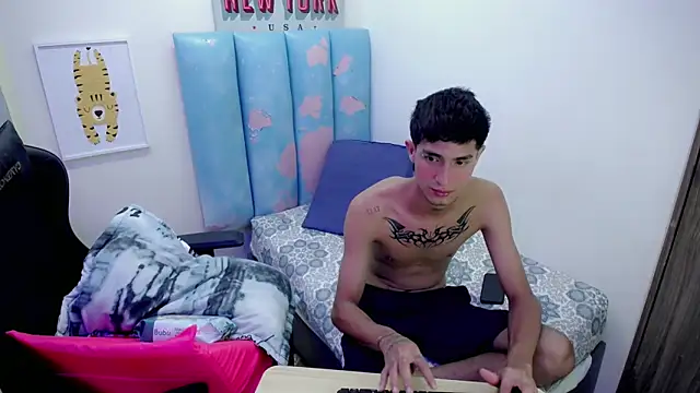 Akyra latinn online show from April 2026 12:17:02 PM