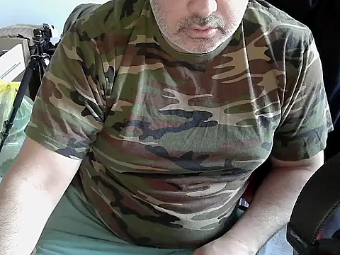 Snapshot of Bear_1985 chatting on March 2026 01:06:02 PM Bear 1985 online show from March 2026 01:06:02 PM