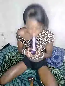 Snapshot of Chocolate_Queenxx03 chatting on April 2026 05:01:02 AM Chocolate Queenxx03 online show from April 2026 05:01:02 AM