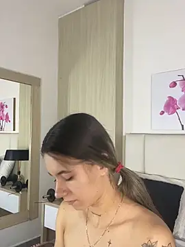 JuliaColemann online show from July 2026 12:00:01 PM
