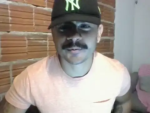 Snapshot of moreno18rn chatting on April 2026 11:37:01 AM moreno18rn online show from April 2026 11:37:01 AM