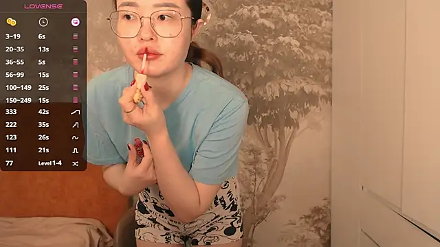 Snapshot of Hiaru_Cutie chatting on November 2025 05:42:02 AM Hiaru Cutie online show from November 2025 05:42:02 AM