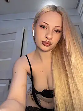 Snapshot of DayaFoxy chatting on April 2026 01:10:02 PM DayaFoxy online show from April 2026 01:10:02 PM