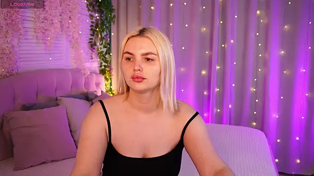 Snapshot of AmeliaWeells chatting on May 2026 03:57:02 AM AmeliaWeells online show from May 2026 03:57:02 AM