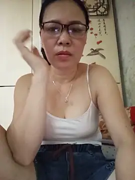 Snapshot of Nuna_689 chatting on June 2026 10:03:02 AM Nuna 689 online show from June 2026 10:03:02 AM