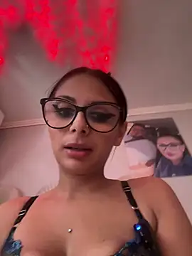 Snapshot of HiddendesireXO01 chatting on June 2026 09:45:01 AM HiddendesireXO01 online show from June 2026 09:45:01 AM